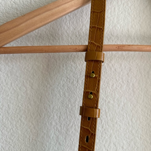 Madewell Zip-Top Small Transport Crossbody in Croc Embossed Leather - Picture 6 of 16